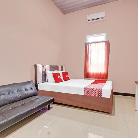 Oyo 90796 Hotel Mulya Indah Tambakmulya 外观 照片