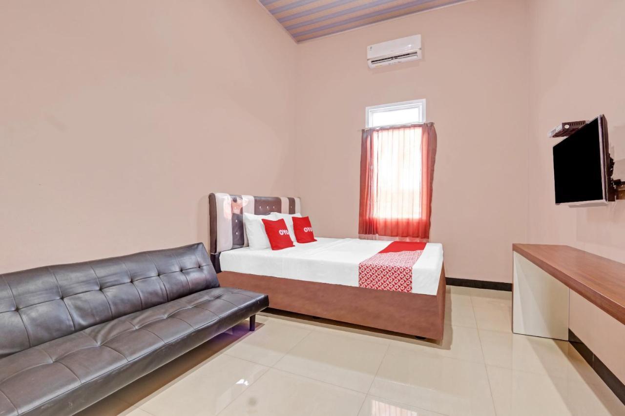 Oyo 90796 Hotel Mulya Indah Tambakmulya 外观 照片